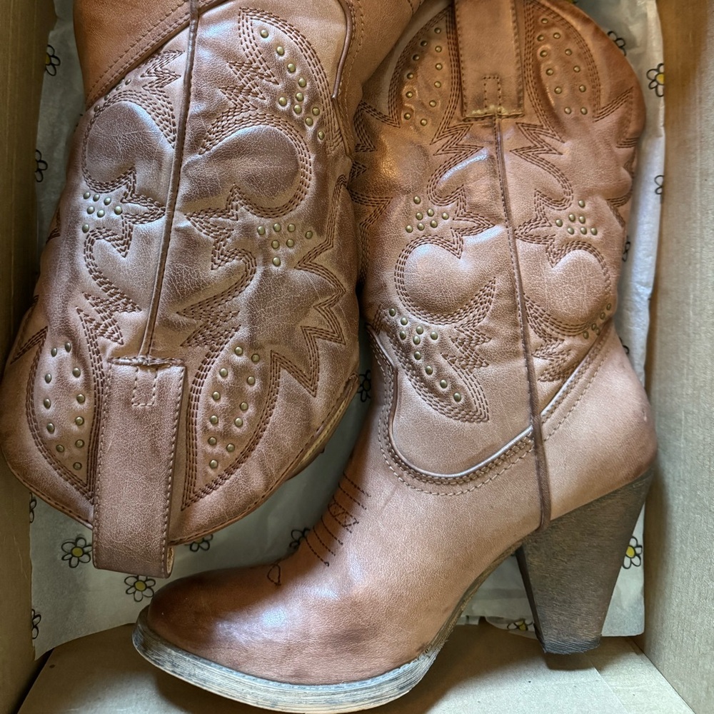 Sbicca brown healed boots